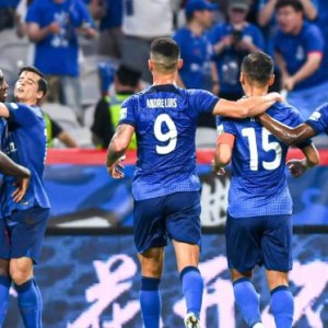 55直播NBA-申花紧咬海港瞄准天王山之战 斯卢茨基继续抢开局